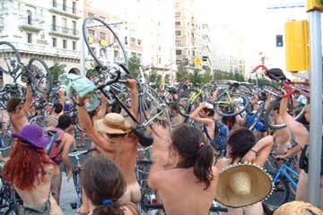 ciclonudismo_zaragoza.jpg