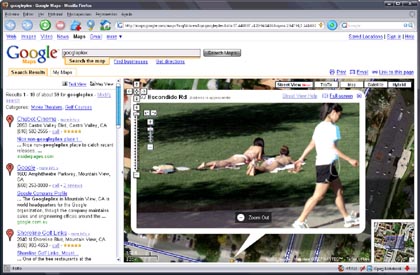 Varias mozas tomando o sol aparecen na Street View de Google Maps