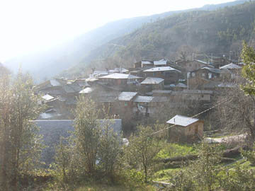 A aldea de Froxán en Folgoso do Courel, vista por Luscofusco