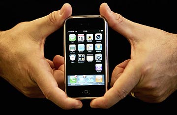 iphone_entre_mans.jpg