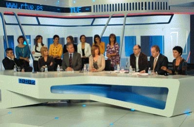Os presentadores dos informativos de TVE durante a presentación da súa nova imaxe