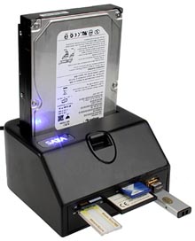 A lectura de tarxetas de memoria é un interesante engadido a este adaptador para discos SATA