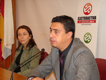 Andrés Pérez e Mónica Seijo durante a presentación da Feira no Club Internacional de Prensa.
