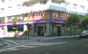 Tenda de PC City na rúa do Horreo (Santiago de Compostela)