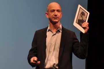 jeff_bezos_kindle_dx.jpg