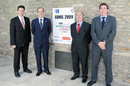 Fotografía tomada por Santi Alvite logo da presentación do programa de EUNIS 2009: de esquerda a dereita, Pedro Rey, Senén Barro, José Loureiro e Javier Franco