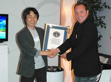 Miyamoto recibiu o galardón en recoñecemento do éxito do seu xogo Wii Sports