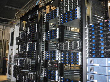 Interior dunha das salas de Dinahosting no centro de datos de Interxion