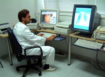 telemedicina_practica_decenas_centros_sanitarios.jpg