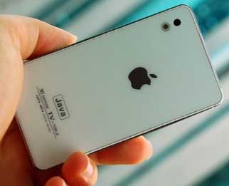 Imaxe dun móbil chinés que emula o que sería un iPhone 4 mini